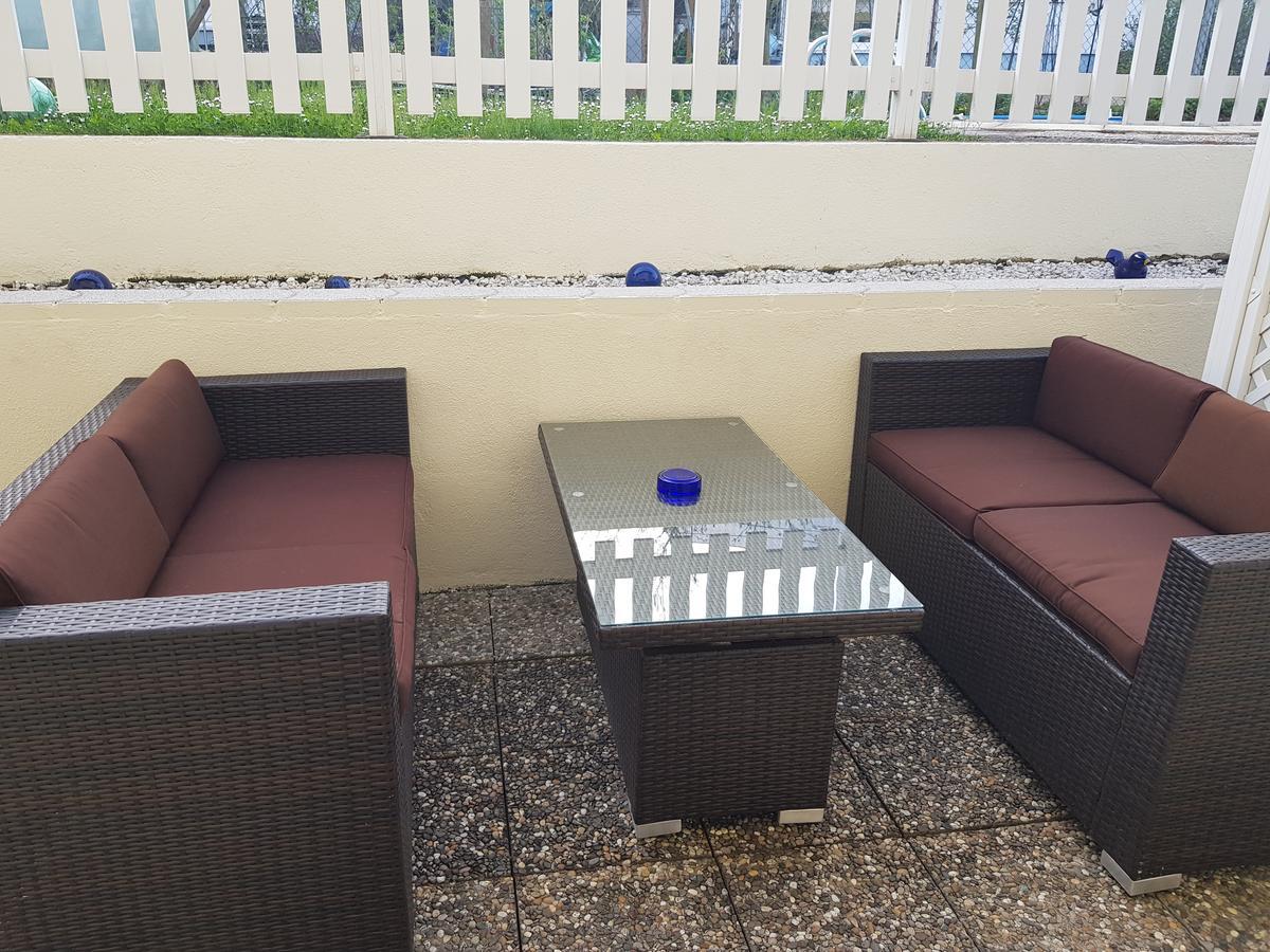 Vierbettzimmer mit Terrasse im Souterrain